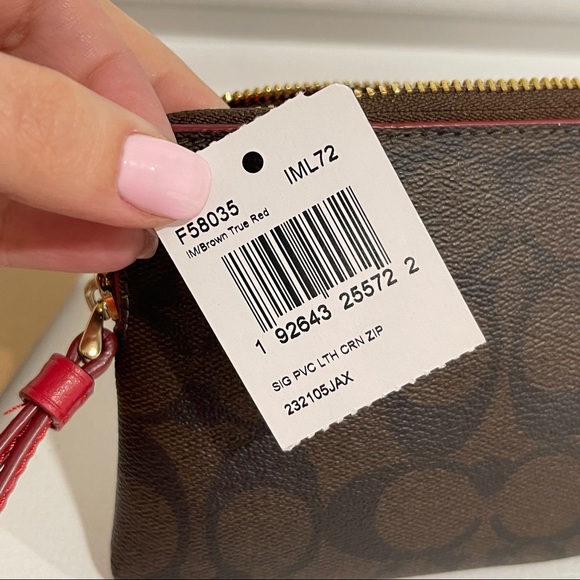🆕 COACH wristlet with box - Picture 4 of 6